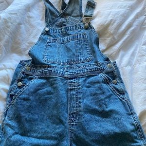 GAP OVERALL SHORTS
